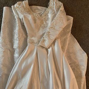 Beautiful satin vintage wedding dress